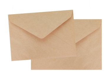 Beyaz arka plan üzerinde izole kahverengi iki zarf