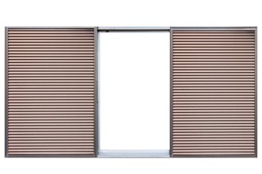 Beyaz arkaplanda izole edilmiş alüminyum kaydırma penceresi