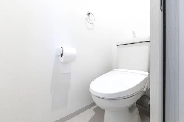 Чистый Домашний Белый Туалет — стоковое фото