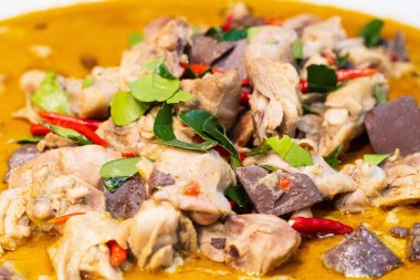 Tayland yemeği tavuk yeşil köri, Tayland sokak yiyecek pazarı.