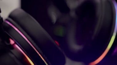 Renkli Lider tarafından aydınlatılan Bilgisayar Rgb oyunlarını kapat