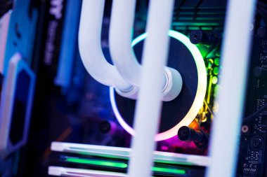 Renkli Lider tarafından aydınlatılan Bilgisayar Rgb oyunlarını kapat