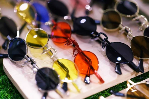 Nahaufnahme Bunter Sonnenbrillen Sommersonnenschutz — Stockfoto