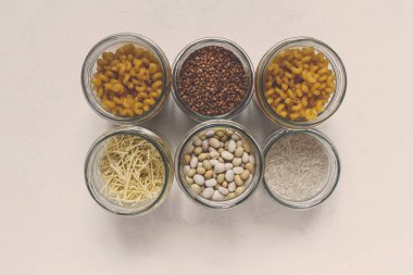 Sıfır kayıp. Yiyecek ve mısır gevreği depolamak için çevre dostu donanım. Sürdürülebilir yaşam tarzı kavramı