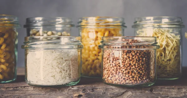 Різні Сирі Зернові Зернові Боби Макарони Приготування Здорової Їжі Скляних — стокове фото
