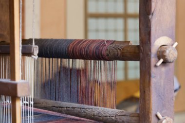 Eski dokuma tezgahı