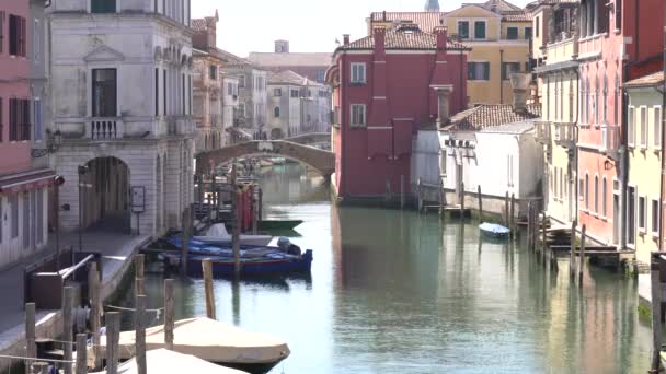 Chioggia Italie Mars 2017 paysage sur la mer avec des navires et des bateaux au port — Video