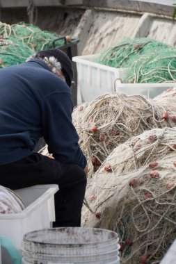 balıkçı tekne ağları ile iş yerinde