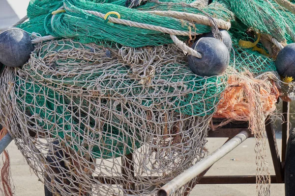 Redes de pesca industriales en el puerto — Foto de Stock