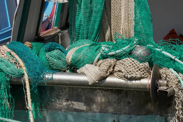 Industriella fisknät på båt — Stockfoto