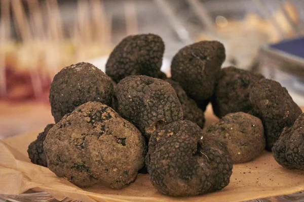 Lezzetli yemek tarifleri için mutfakta Truffle — Stok fotoğraf