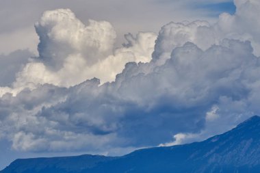 bulutlu gökyüzü manzara