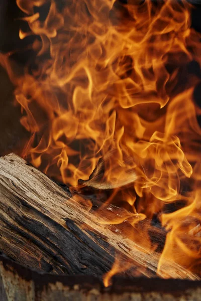 Eld och lågor — Stockfoto