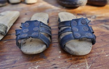 antika ahşap terlik