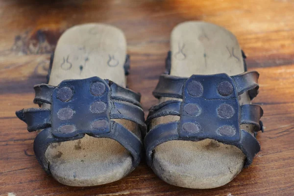 antika ahşap terlik