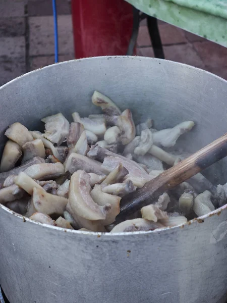 Приготовление свинины треск рецепт — стоковое фото