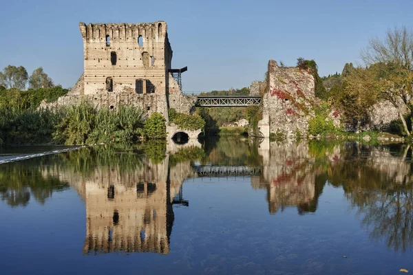 Vikont Bridge of Borghetto Valeggio Mincio Vr İtalya, Kasım 2017 — Stok fotoğraf