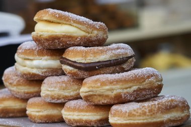 kremalı ve çikolatalı çörek