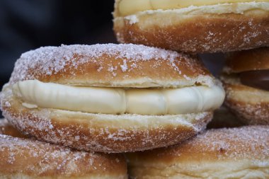 kremalı ve çikolatalı çörek