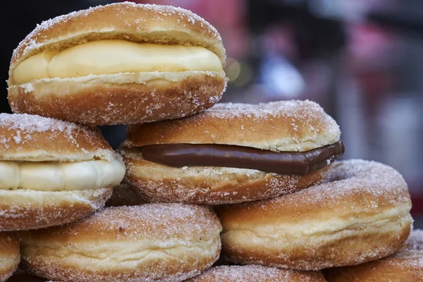 kremalı ve çikolatalı çörek