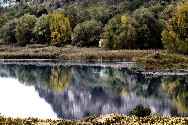 Riflessione Paesaggio Lago — Foto Stock