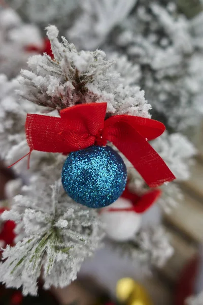 Geschmückter Weihnachtsbaum Winter — Stockfoto