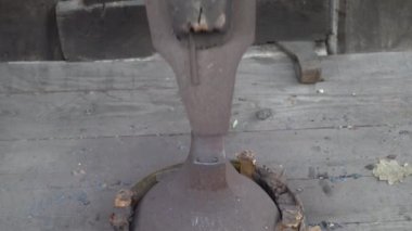 fabrikada eski çekiç