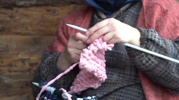 A lã de malharia feita à mão — Vídeo de Stock