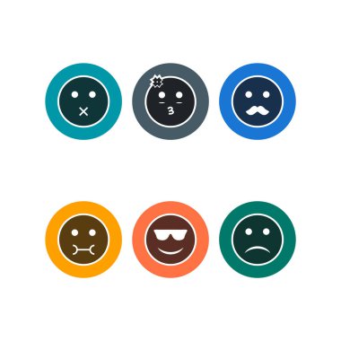 Beyaz arkaplanda 6 tane emoji simgesi izole edildi...
