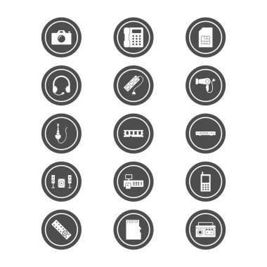 Beyaz Arkaplanda İzole Edilmiş 15 Elektronik Aygıt Simgesi...