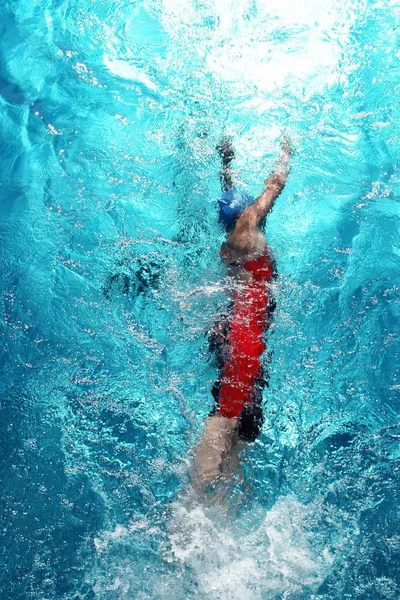 Schwimmer Schwimmbad Einem Heißen Tag — Stockfoto