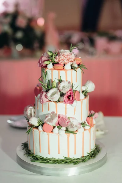 Hochzeitstorte Bei Der Hochzeit Des Brautpaares — Stockfoto