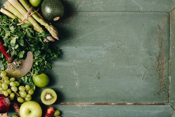 Assortment of raw organic fruits and vegetables: eggplants, onions, berries, carrots, grapes, cabbage, avocado, plums over rustic background, gluten free, allergy-friendly, clean eating or raw diet. Top view with space. Food frame — Stock Image Assortment Raw Organic Fruits Vegetables Eggplants Onions Berries Carrots Grapes Stock Image