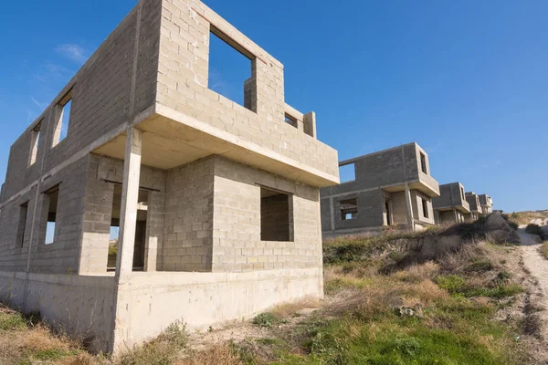 Verlaten Bouw Van Meerdere Huisjes — Stockfoto