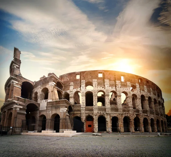 Antik Kolezyum Roma Parlak Sabah Güneşi — Stok fotoğraf