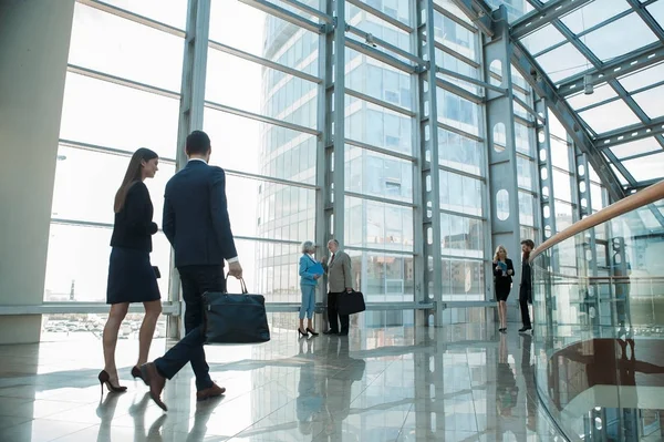 Business People Walking Modern Walkway Office Building — Stock Photo, Image