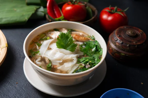 Asian Kway Teow Soup Noodle Chicken Bowl Dark Background — Stock Photo, Image