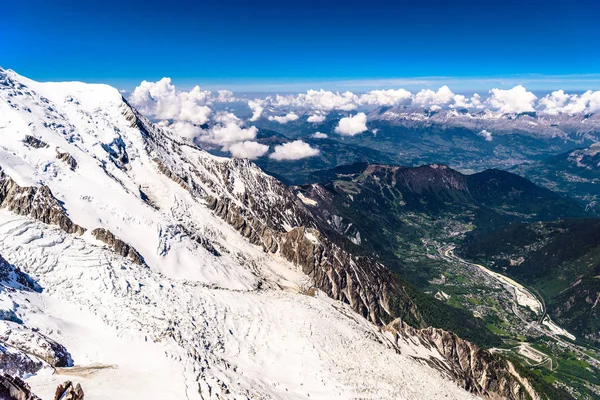 Vale Com Aldeias Entre Montanhas Nevadas Chamonix Mont Blanc Haute — Fotografia de Stock