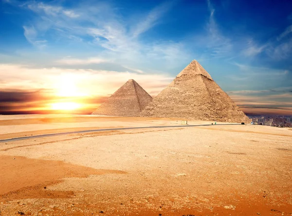 Egipskie Piramidy Pustyni Giza Zachodzie Słońca — Zdjęcie stockowe