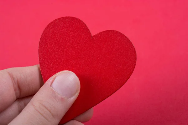 Color Rojo Objeto Forma Corazón Mano Sobre Papel Punteado — Foto de Stock