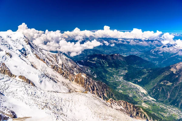Vale Com Aldeias Entre Montanhas Nevadas Chamonix Mont Blanc Haute — Fotografia de Stock