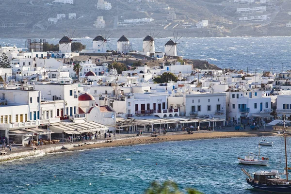 Panorámás Kilátás Nyílik Mykonos Város Kikötő Híres Szélmalmok Fenti Dombok — Stock Fotó