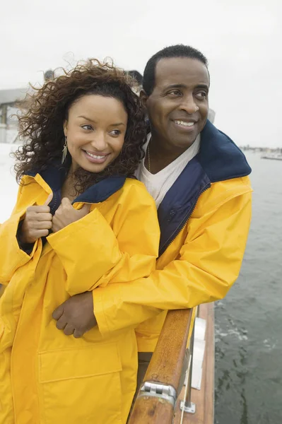 Afroamerikanisches Paar Auf Der Jacht — Stockfoto