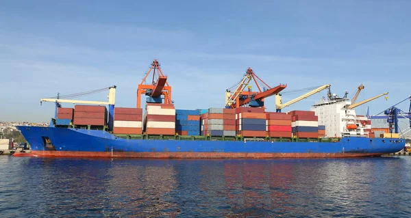 Container Ship Está Carregando Porto — Fotografia de Stock