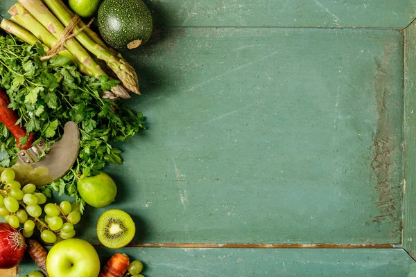 Assortment of raw organic fruits and vegetables: eggplants, onions, berries, carrots, grapes, cabbage, avocado, plums over rustic background, gluten free, allergy-friendly, clean eating or raw diet. Top view with space. Food frame — Stock Image Assortment Raw Organic Fruits Vegetables Eggplants Onions Berries Carrots Grapes Stock Picture