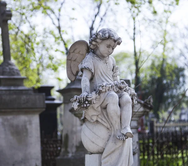 Ángel Cruz Monumento Sobre Una Tumba Muy Antigua —  Fotos de Stock