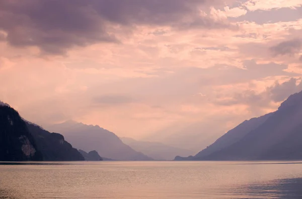 Swiss Lake Στο Ηλιοβασίλεμα Στο Brienz Ελβετία — Φωτογραφία Αρχείου