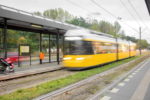 Tram Giallo Movimento — Foto Stock