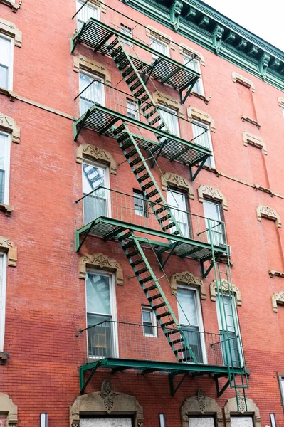 ニューヨークの家の火災階段 — ストック写真