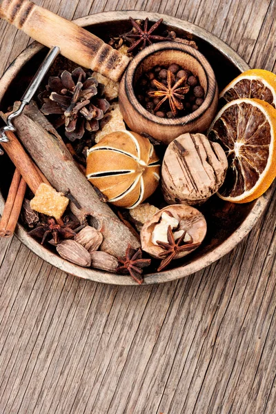 Zutaten Für Glühwein Auf Rustikalem Hintergrund Winterglühwein Trinken — Stockfoto